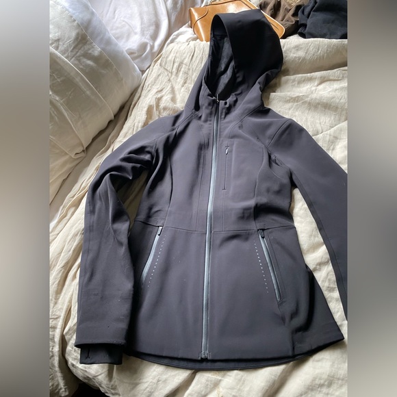 Like New LuLu Lemon jacket - Picture 1 of 10